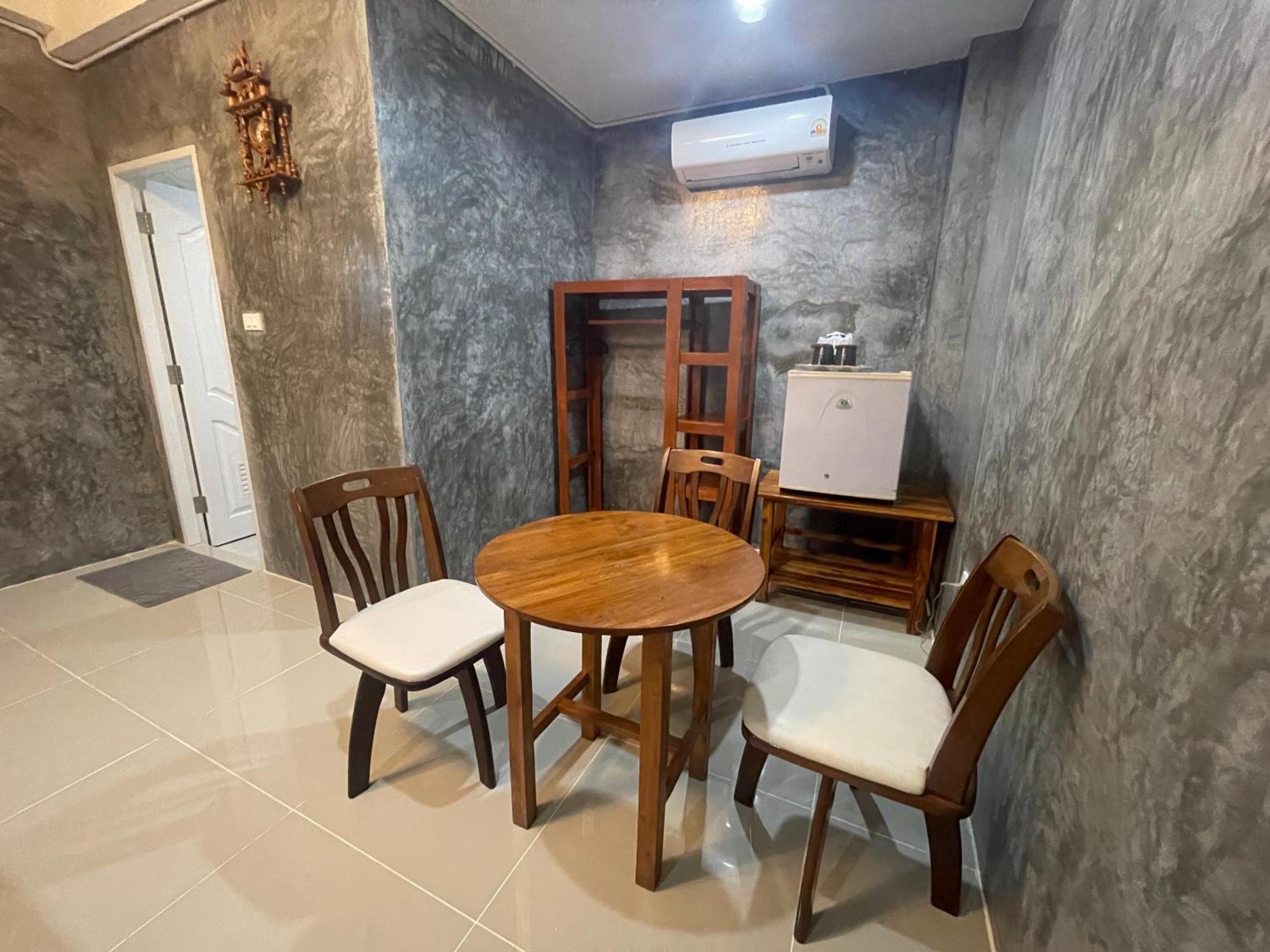 Mondee House @The Airport Hotel Thalang Exterior foto